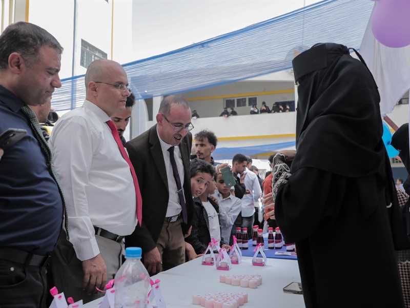المعرض الفني الرابع يعرض إبداعات طلاب التسويق تحت رعاية رئيس الجامعة