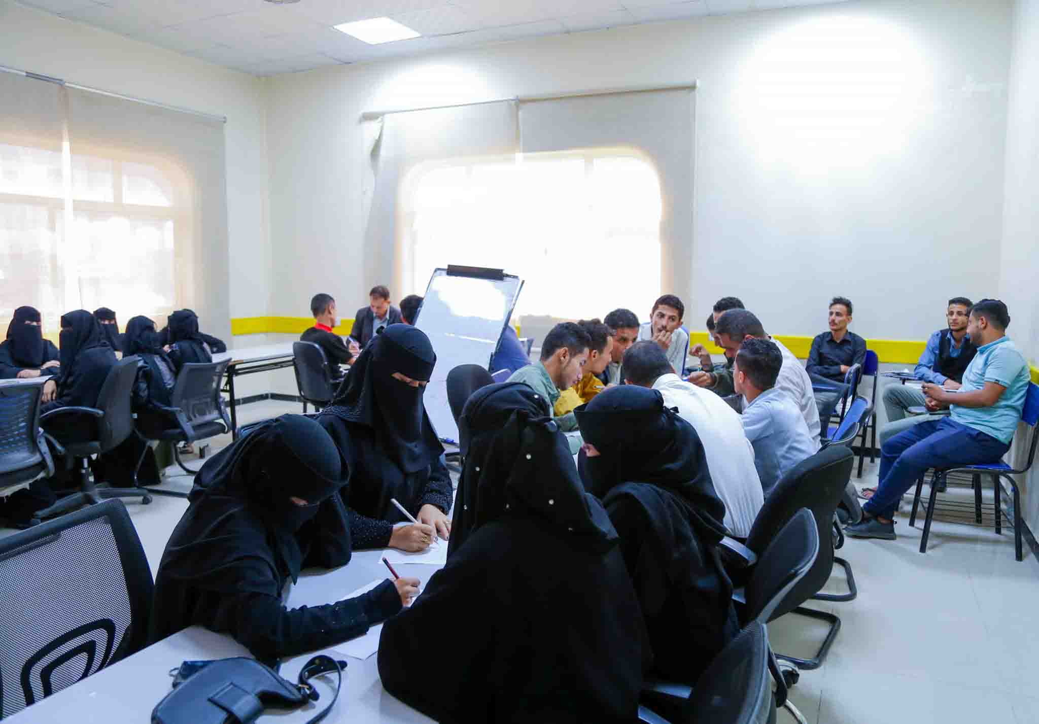 Sharia and Law Students Engage in Thrilling Academic Debate with Taiz University