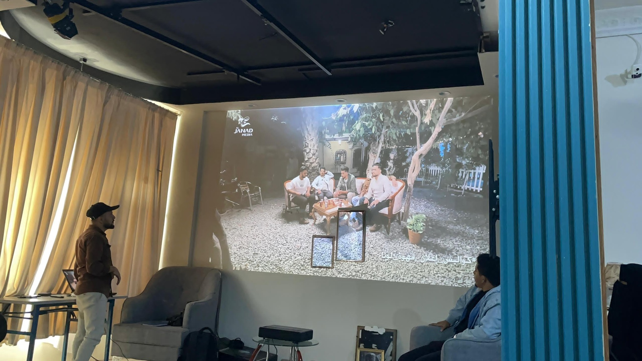 طلاب قسم الاتصال التسويقي والإعلان يزورون شركة الجند ميديا للتطبيق العملي في سيكولوجية الإعلان